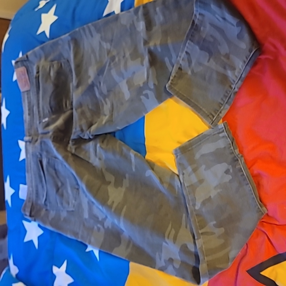 Camo Levi's 711 Skinny Jeans - Picture 2 of 4